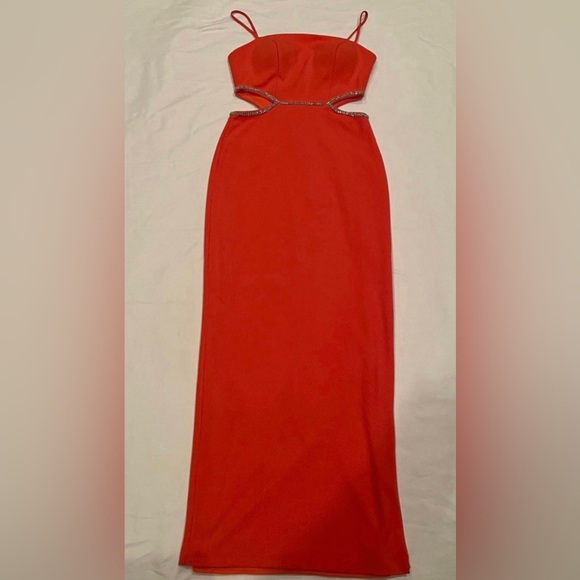 XSCAPE Women’s Side Cutout Scuba Crepe Fit and Flare Coral Maxi Dress - Picture 3 of 3